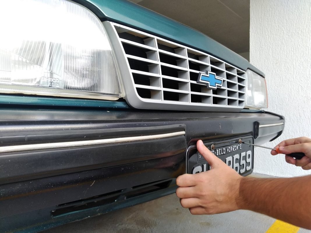 Imagem para ilustrar o texto sobre a placa preta do carro e como obtê-la